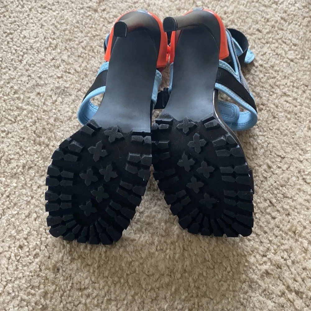 🚨 New! Heels - Picture 2 of 5